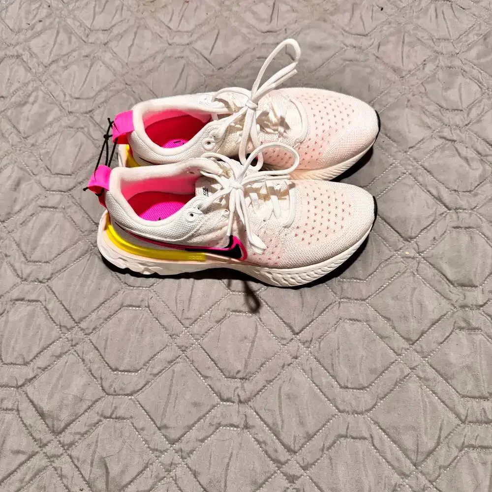 Nike React Infinity Run Flyknit 2 Rawdacious DJ5395-100 - Picture 2 of 8